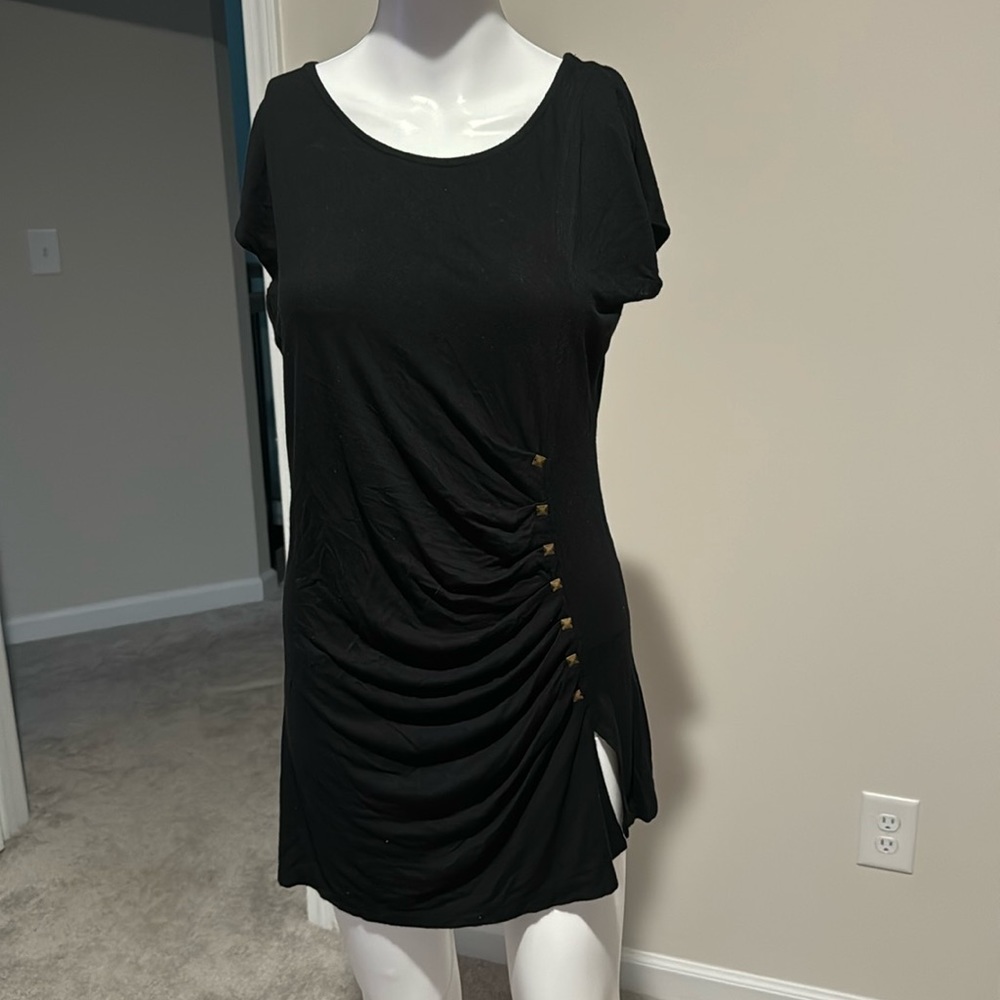 Super comfy and chic black shirt. M